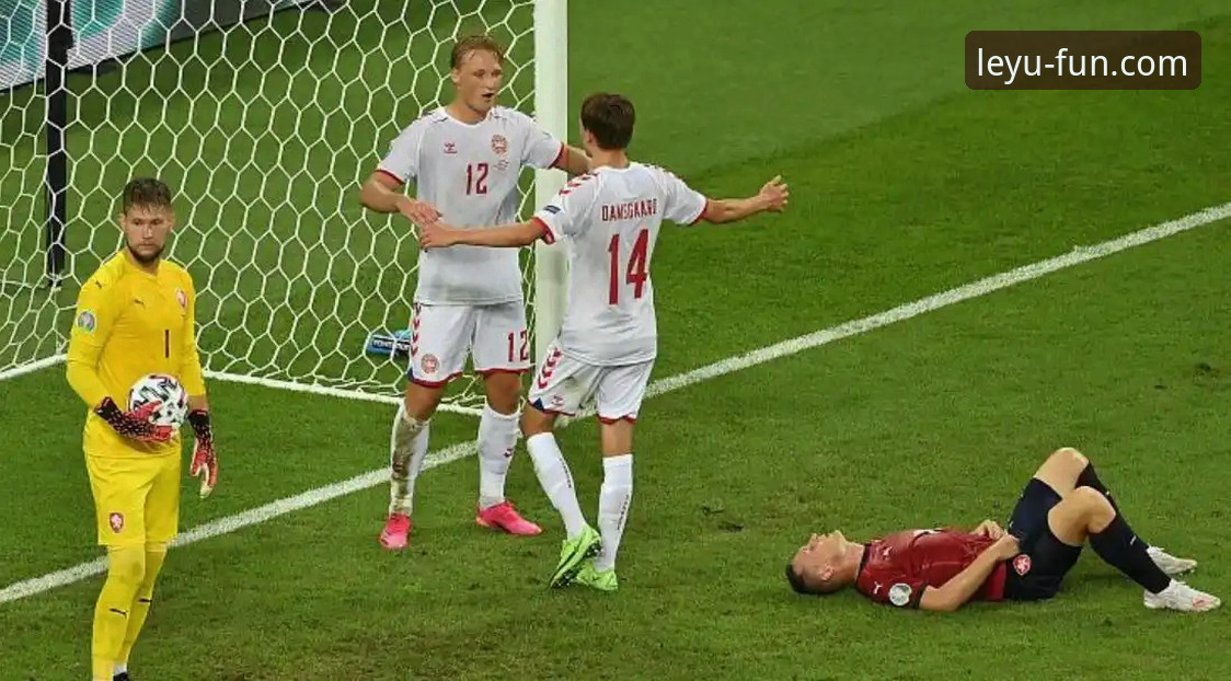 英格兰vs日本：一场0-1冷门背后的足球哲学与平台观赛体验全面对比